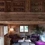 With Fireplace And Sauna Шале Мейринген